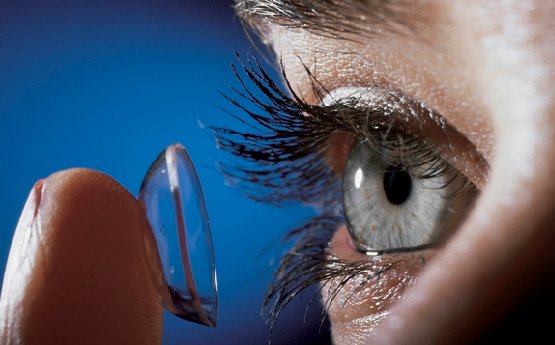 Por que as lentes de contato descartáveis tem que ser descartadas na data  correta?